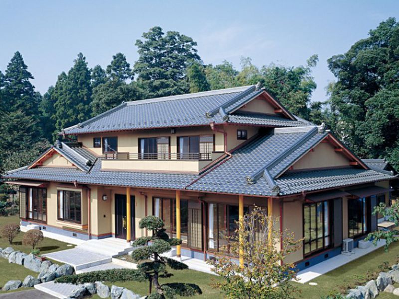 Nhà kiểu Nhật mái ngói, nhiều cửa.