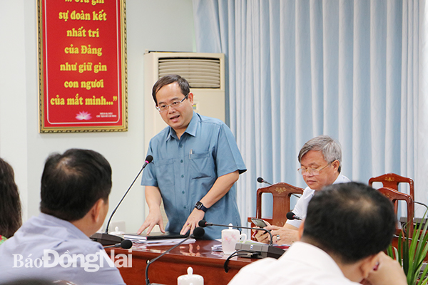 Phó bí thư Tỉnh ủy Quản Minh Cường phát biểu ý kiến tại buổi làm việc.