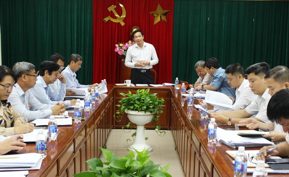 Phó chủ tịch UBND tỉnh Võ Văn Phi kết luận tại buổi làm việc