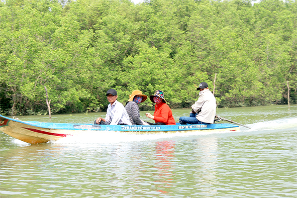 Du lịch tự phát trên sông thuộc Ban Quản lý rừng phòng hộ Long Thành. Ảnh: Ban Mai